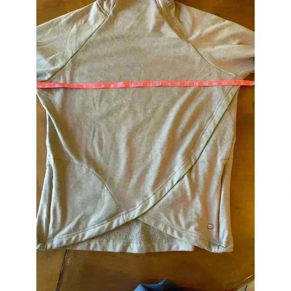 Jones New York sports sweater size medium with pockets and zippers - Picture 4 of 8